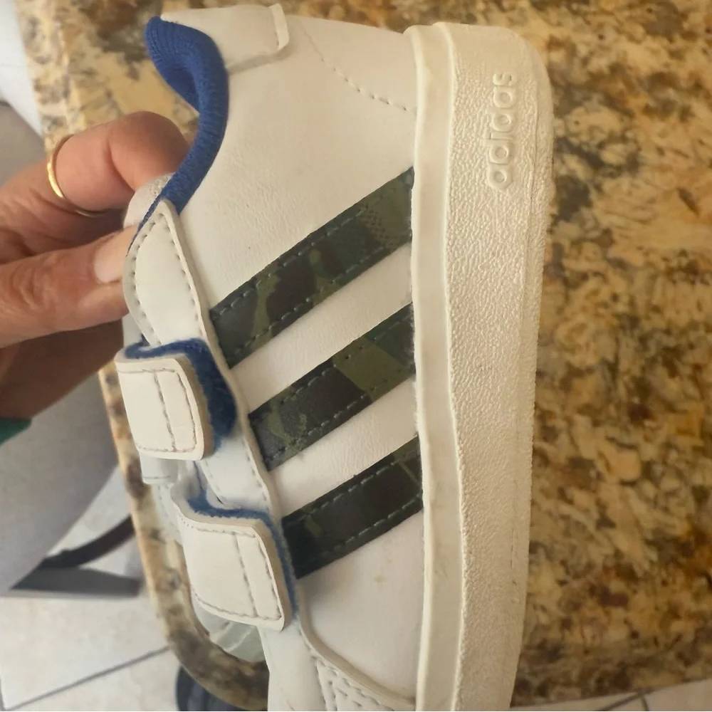 Adidas Grand Court 2.0 Kids White Blue Camo Velcro Sneakers Size 6.5 - Picture 8 of 16